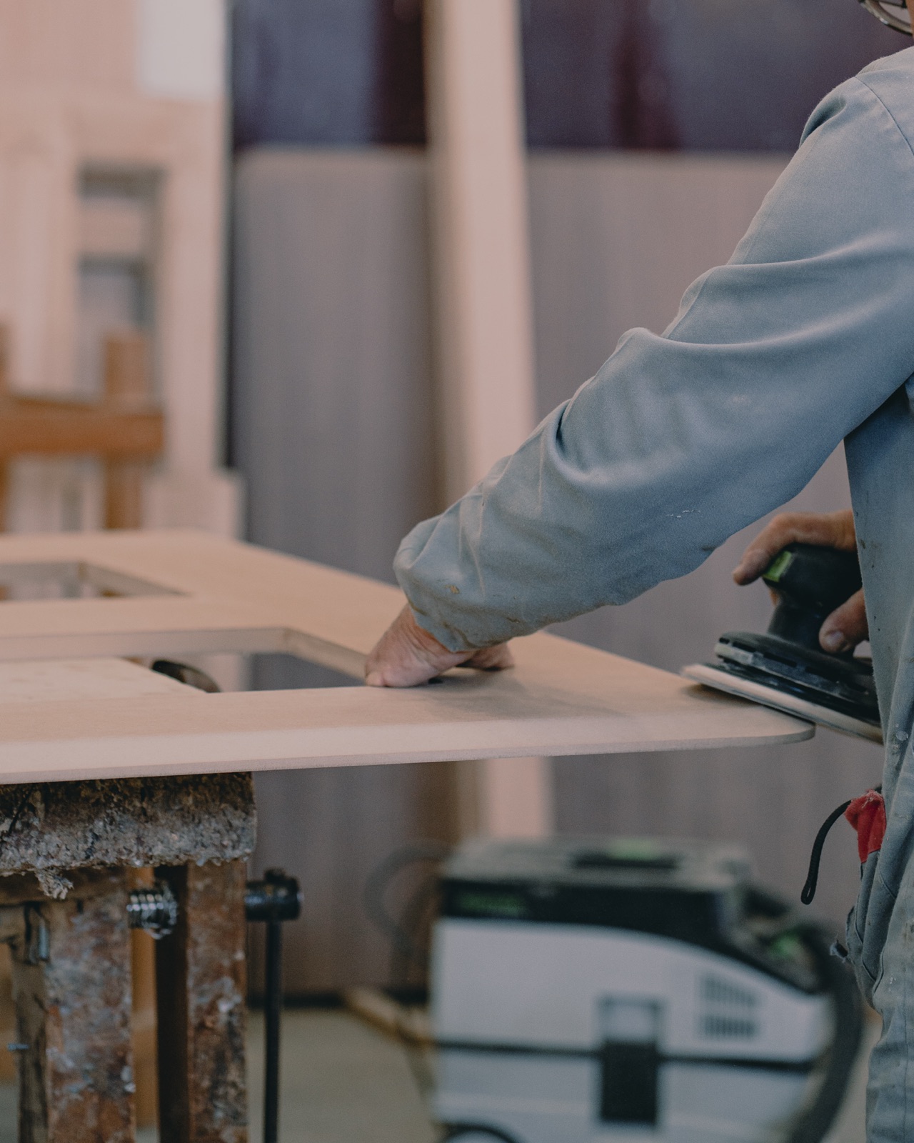 Шлифовка деревянной панели